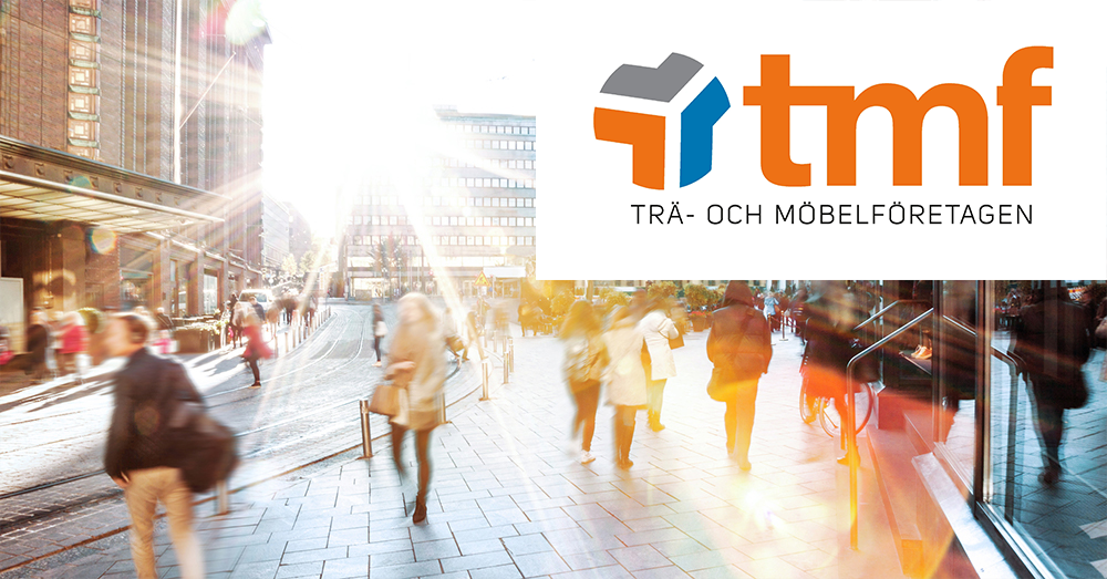 TRM logotyp och människor i stadsmiljö