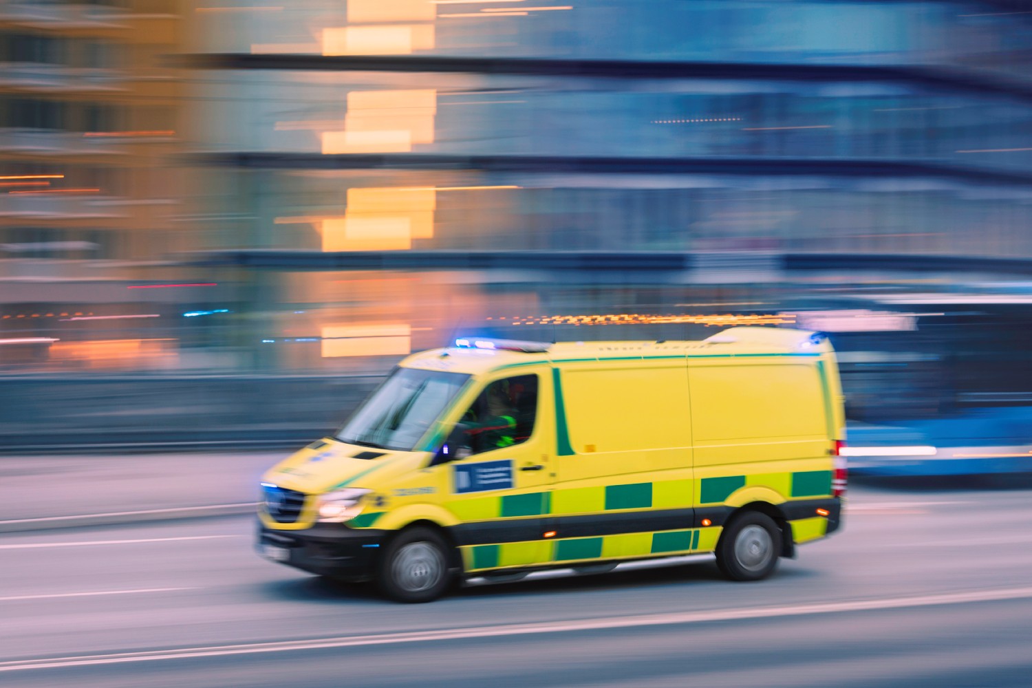 Ambulance-emergency-1296209632_2125x1416